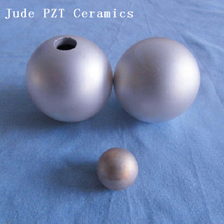 Sfera ceramica piezoelettrica e prodotto dell'emisfero