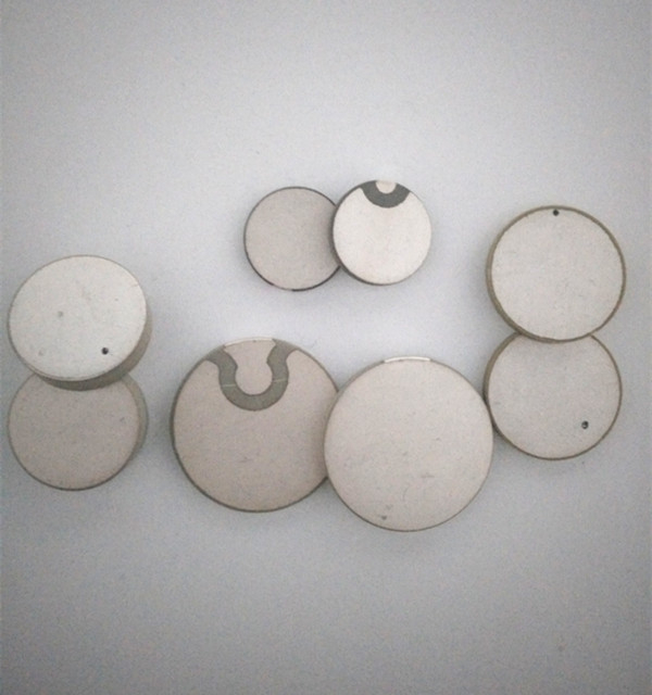 Ceramica piezoelettrica a forma del disco