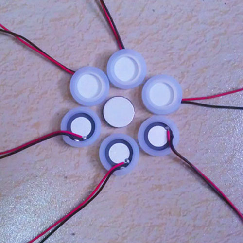 Elemento di atomizzazione in ceramica piezoelettrica e wafer di pulizia dei denti