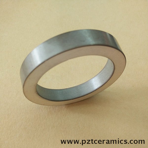 Elemento anello di ceramica piezoelettrica
