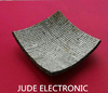 Materiale composito piezoelettrico curvo